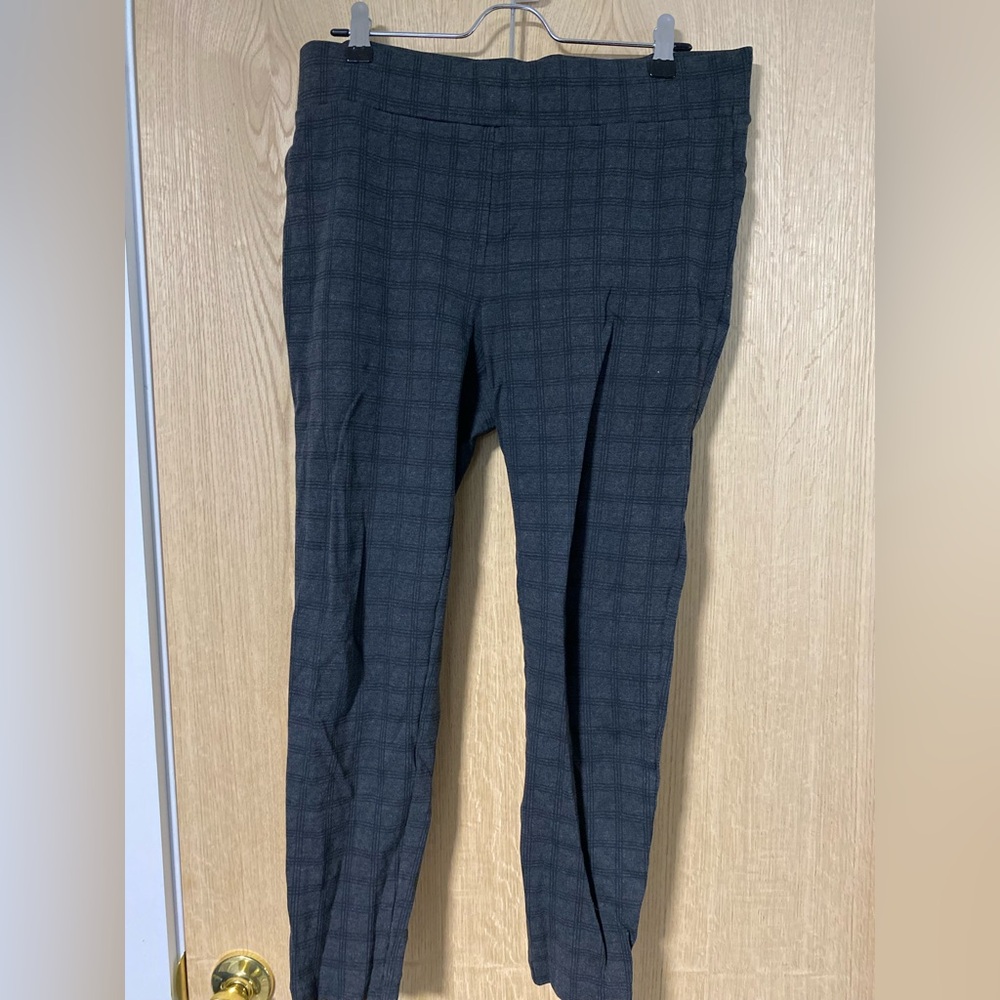 LOFT Dark Gray Plaid Pants/ leggings size L